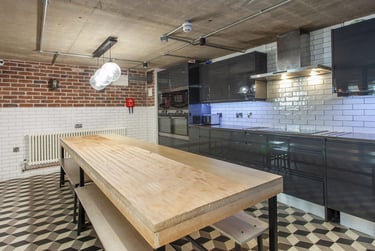 1 bed studio, Kings Road, City Centre, Reading, RG14HP - Image 1